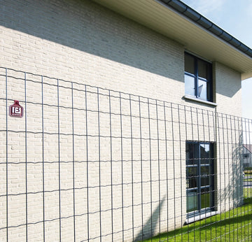 Betafence Pantanet fence roll installation